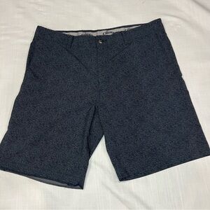Callaway Golf Shorts Men’s 38 Blue Patterned Stretch (Flaw on hem, see pics)